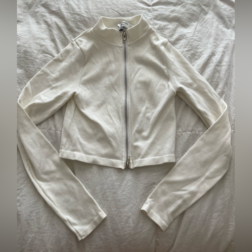 FashionNova white zip up jacket (faulty zipper at bottom)